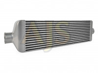 Интеркулер универсальный J-line 550x180x96 выхода 63мм Mishimoto style