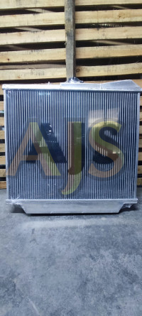 Радиатор алюминиевый Isuzu Bighorn, Trooper 92-98 3.1TD 40mm AT AJS УЦЕНКА