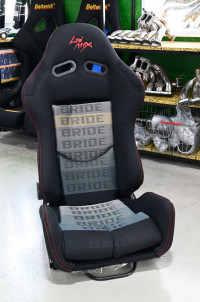 Сиденье спортивное полуковш LM Gias размер - M (черно-серый)